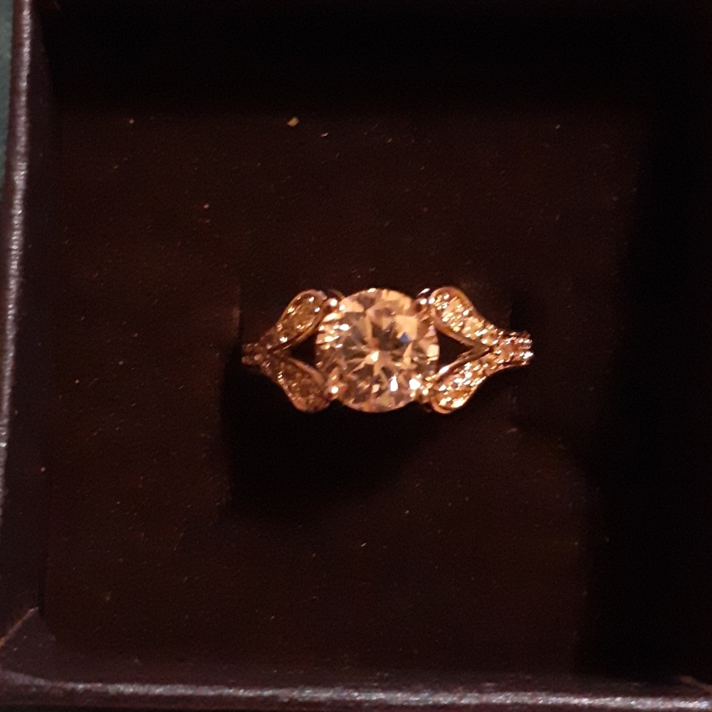 NWOT 925 STERLING SILVER RING